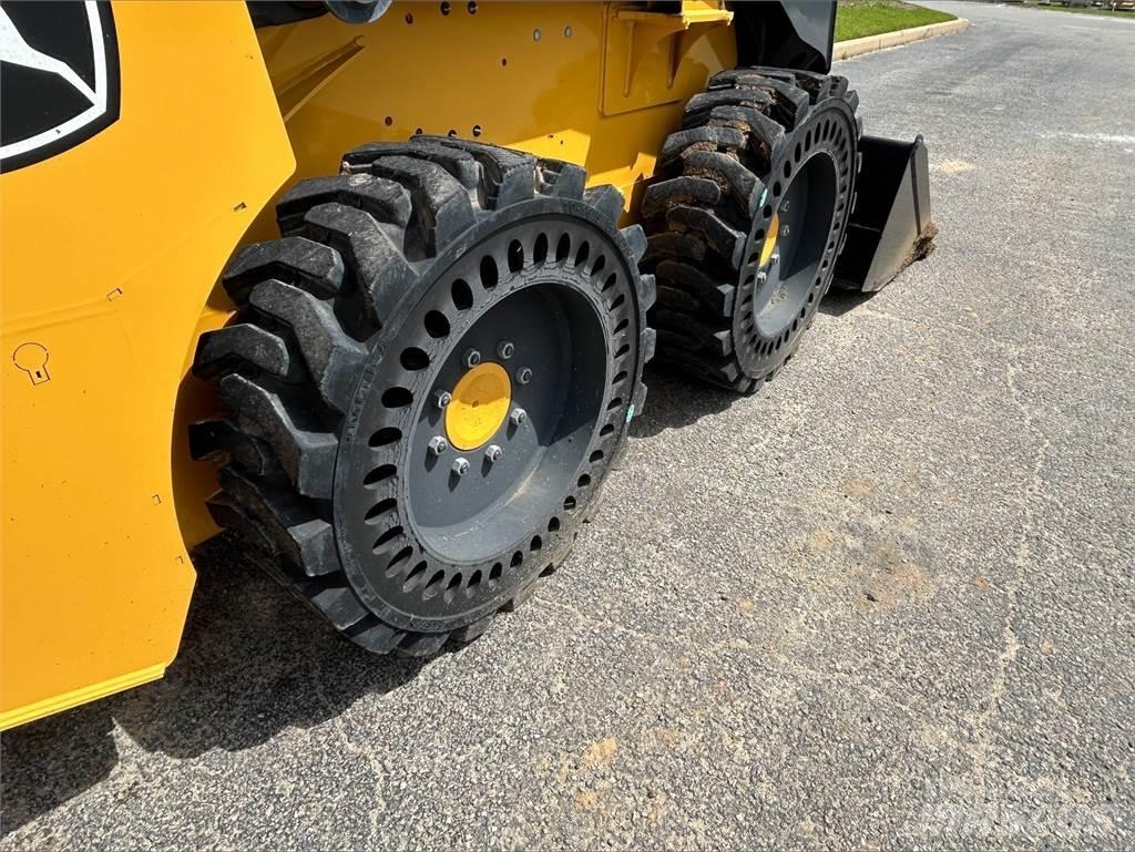 John Deere 318G Мини товарачи
