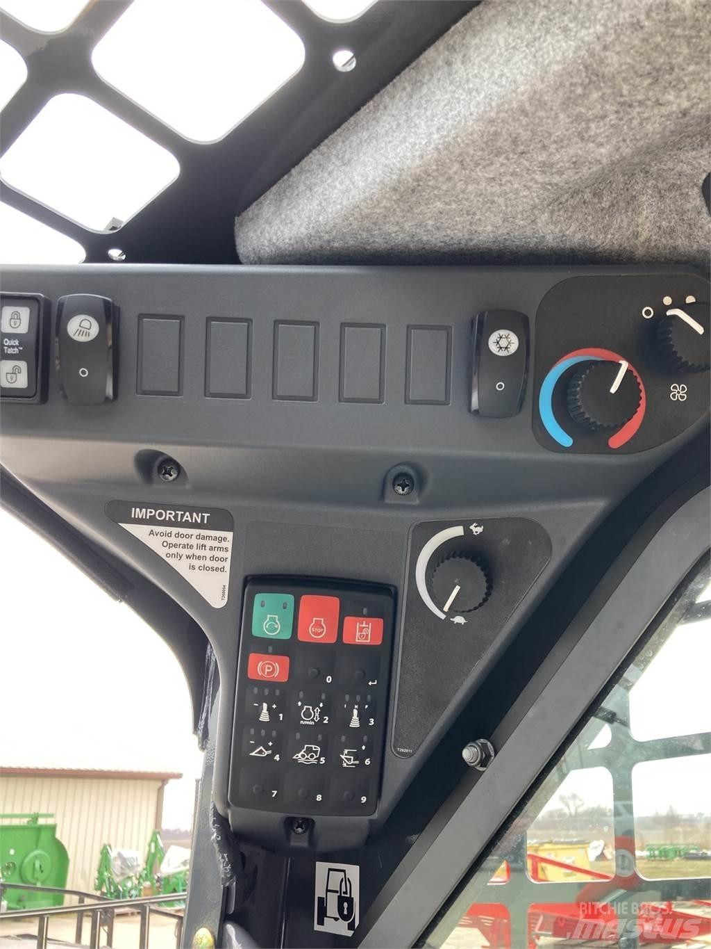 John Deere 318G Мини товарачи
