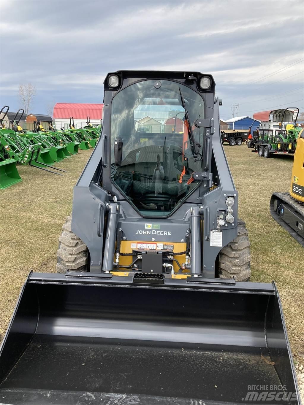 John Deere 318G Мини товарачи

