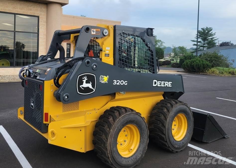 John Deere 320G Мини товарачи
