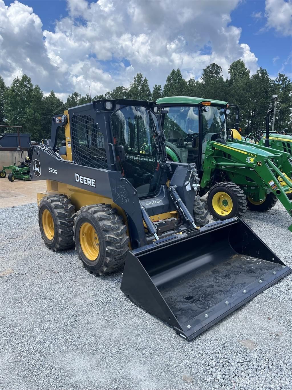John Deere 320G Мини товарачи
