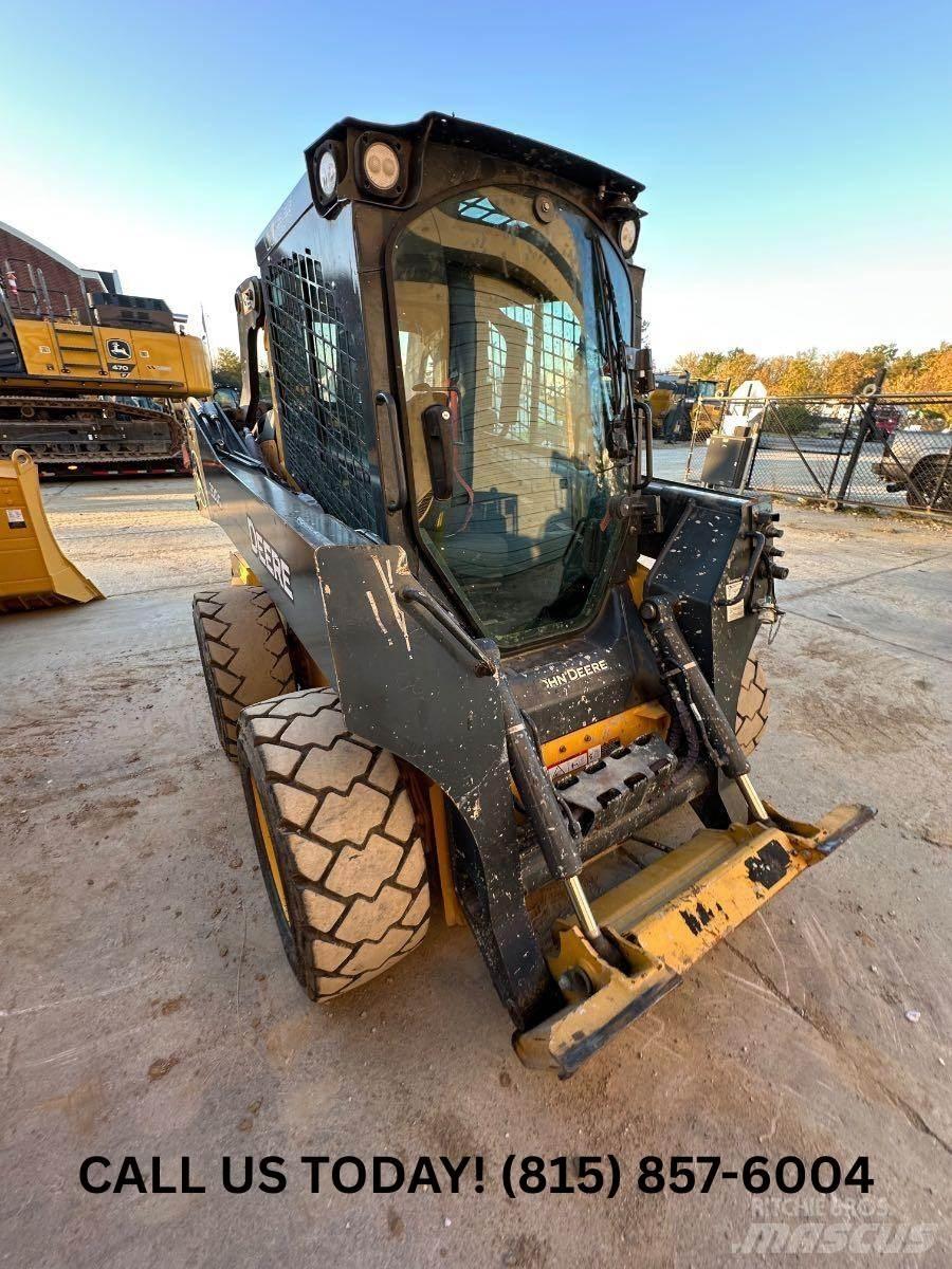 John Deere 320G Мини товарачи
