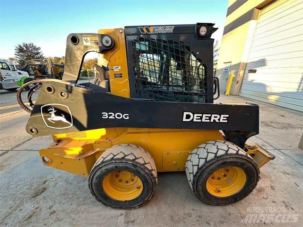 John Deere 320G Мини товарачи
