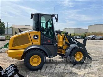 John Deere 324P Колесни товарачи