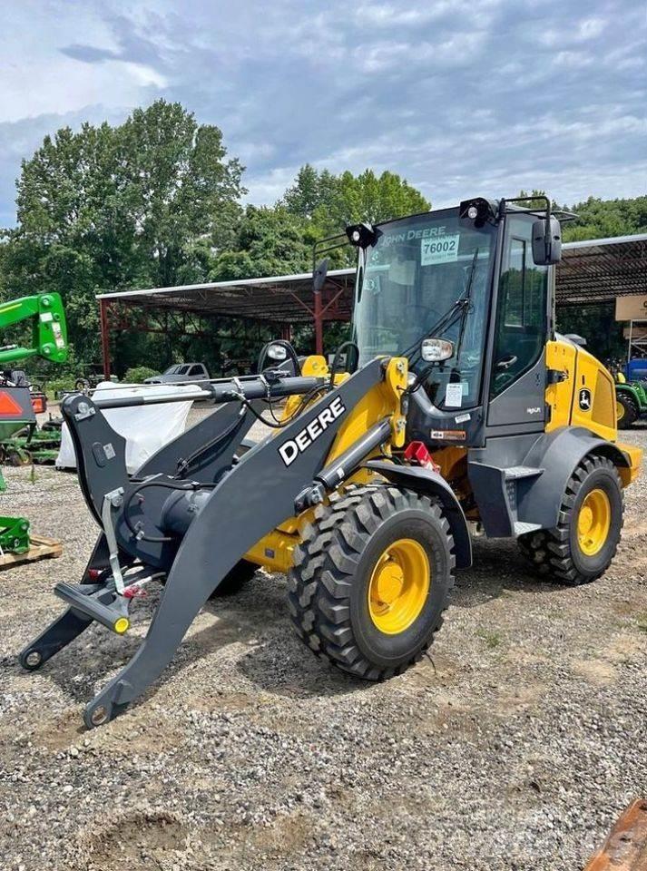 John Deere 324P Колесни товарачи