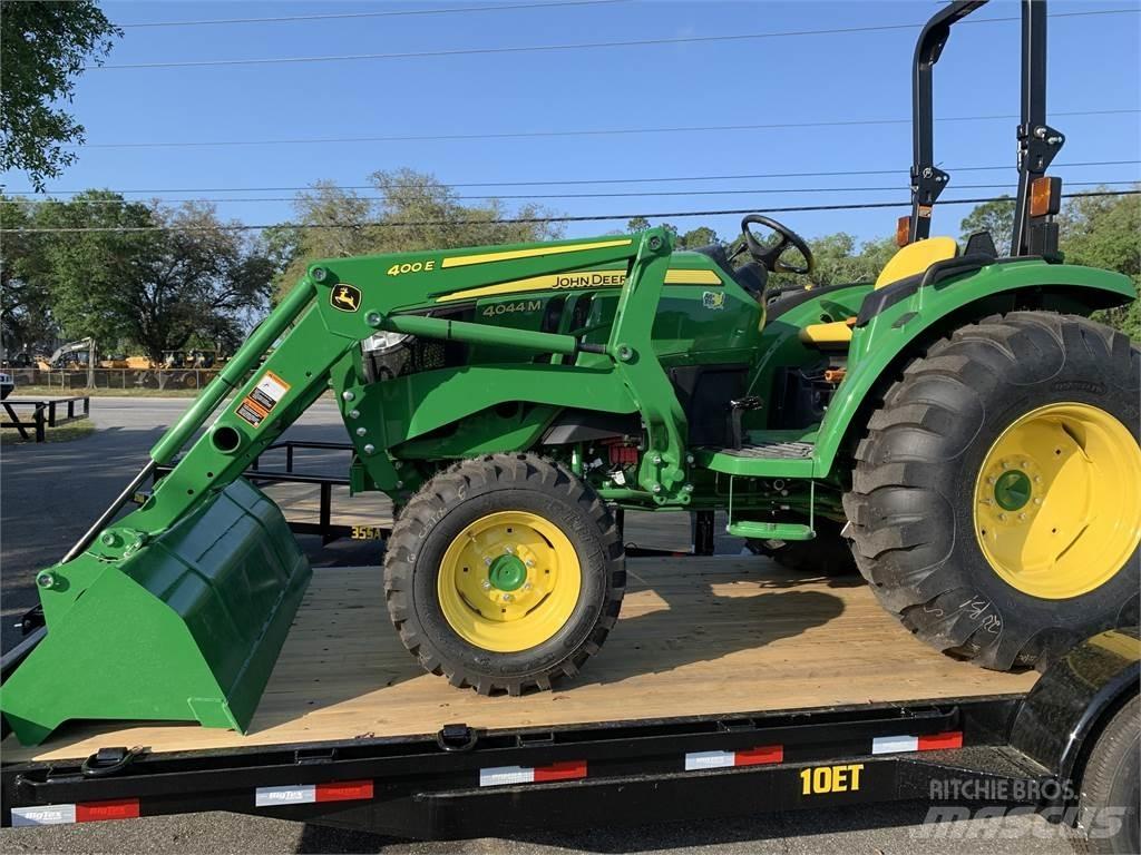 John Deere 4044M Трактори