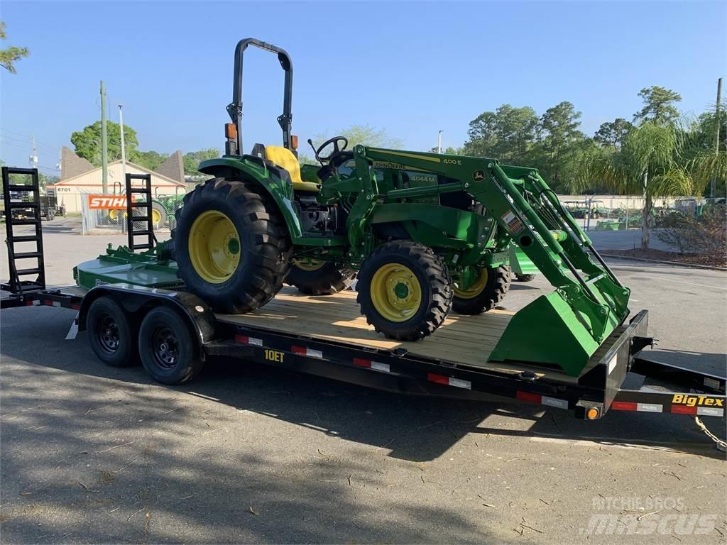 John Deere 4044M Трактори