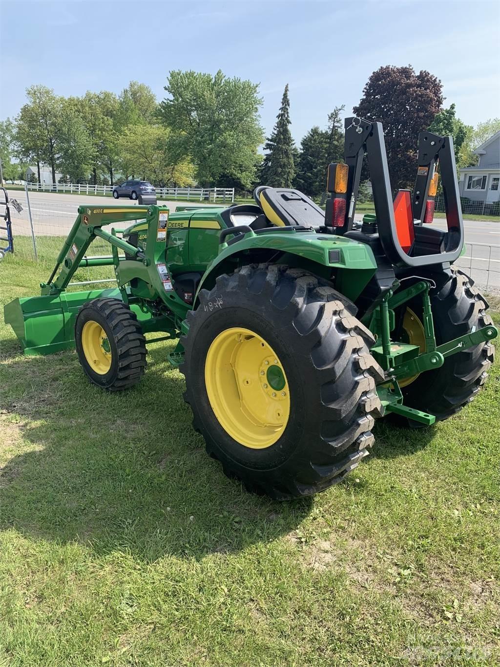 John Deere 4044M Трактори