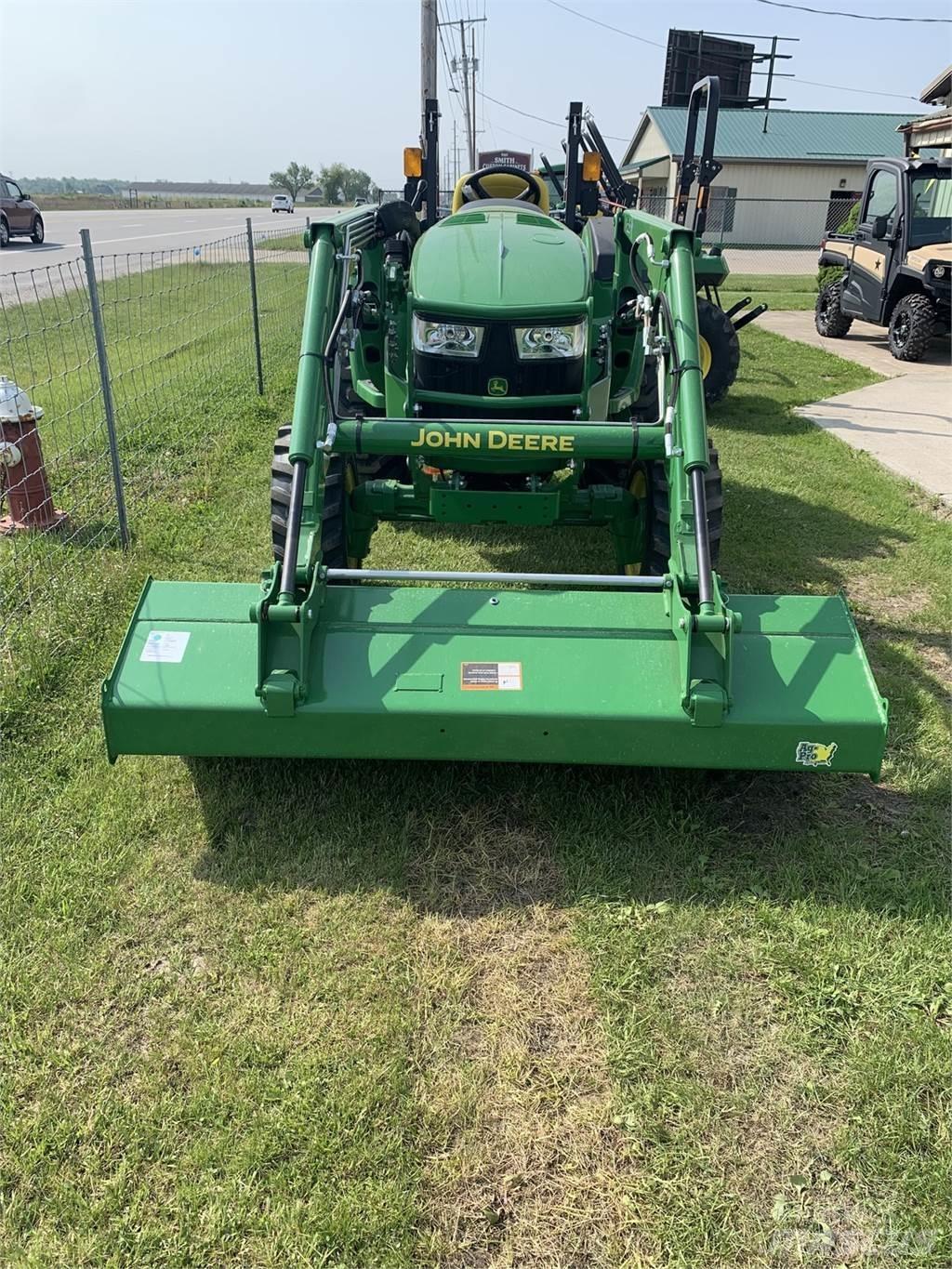 John Deere 4044M Трактори