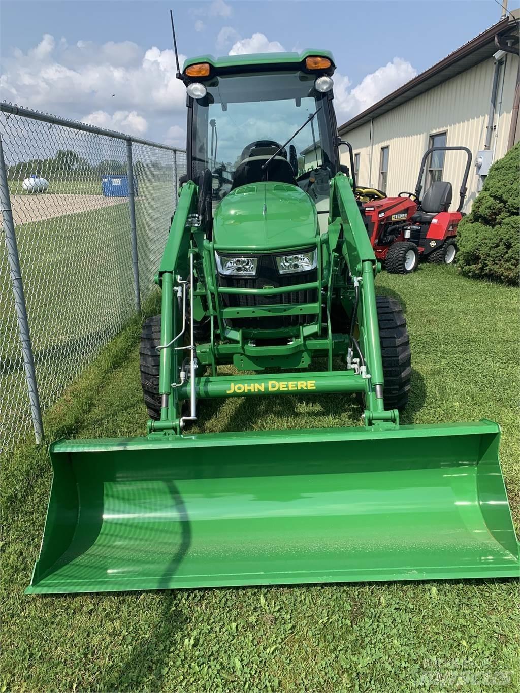 John Deere 4044R Трактори