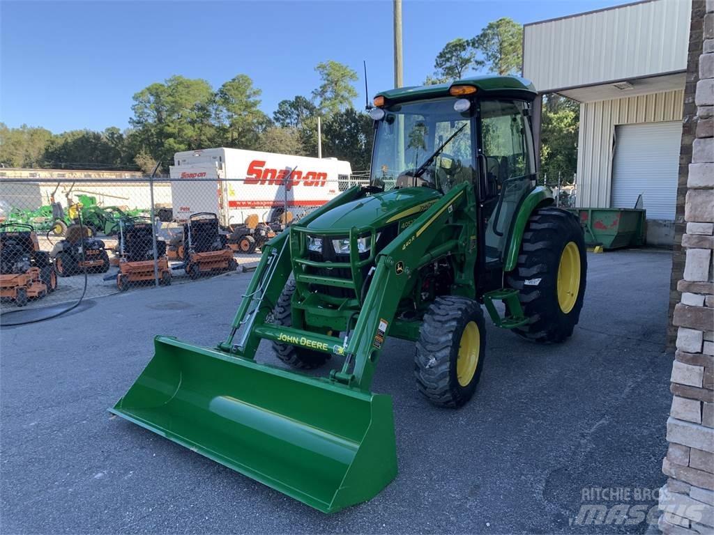 John Deere 4052R Трактори