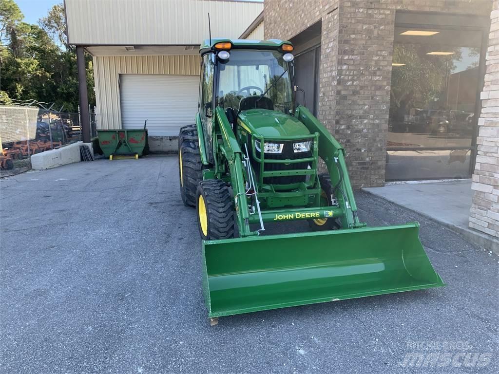 John Deere 4052R Трактори