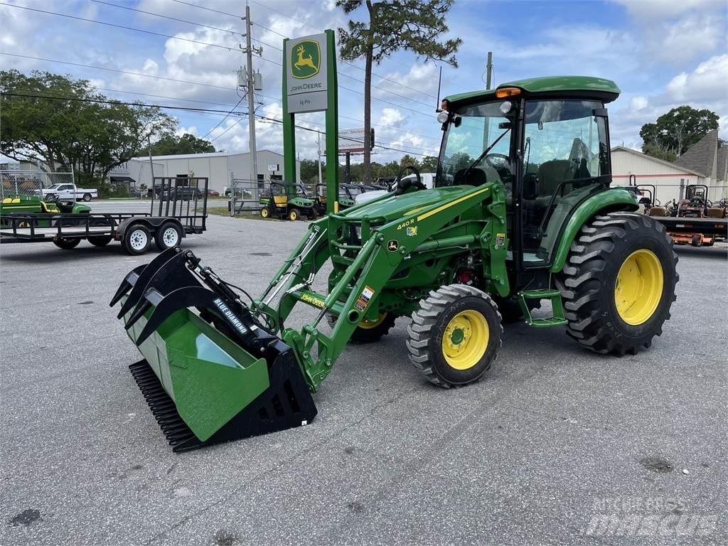 John Deere 4052R Трактори