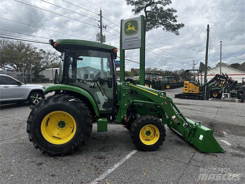 John Deere 4066R Трактори