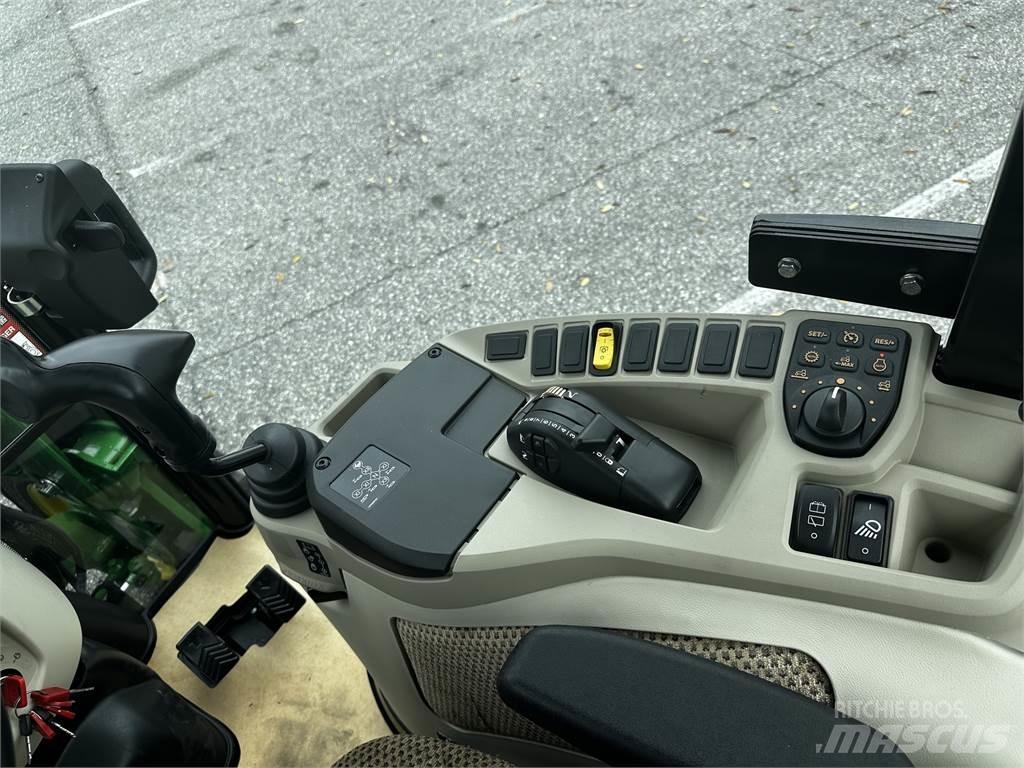 John Deere 4066R Трактори