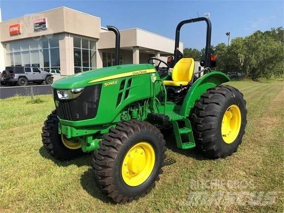 John Deere 5045E Трактори