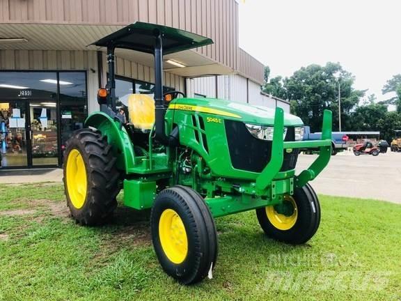 John Deere 5045E Трактори