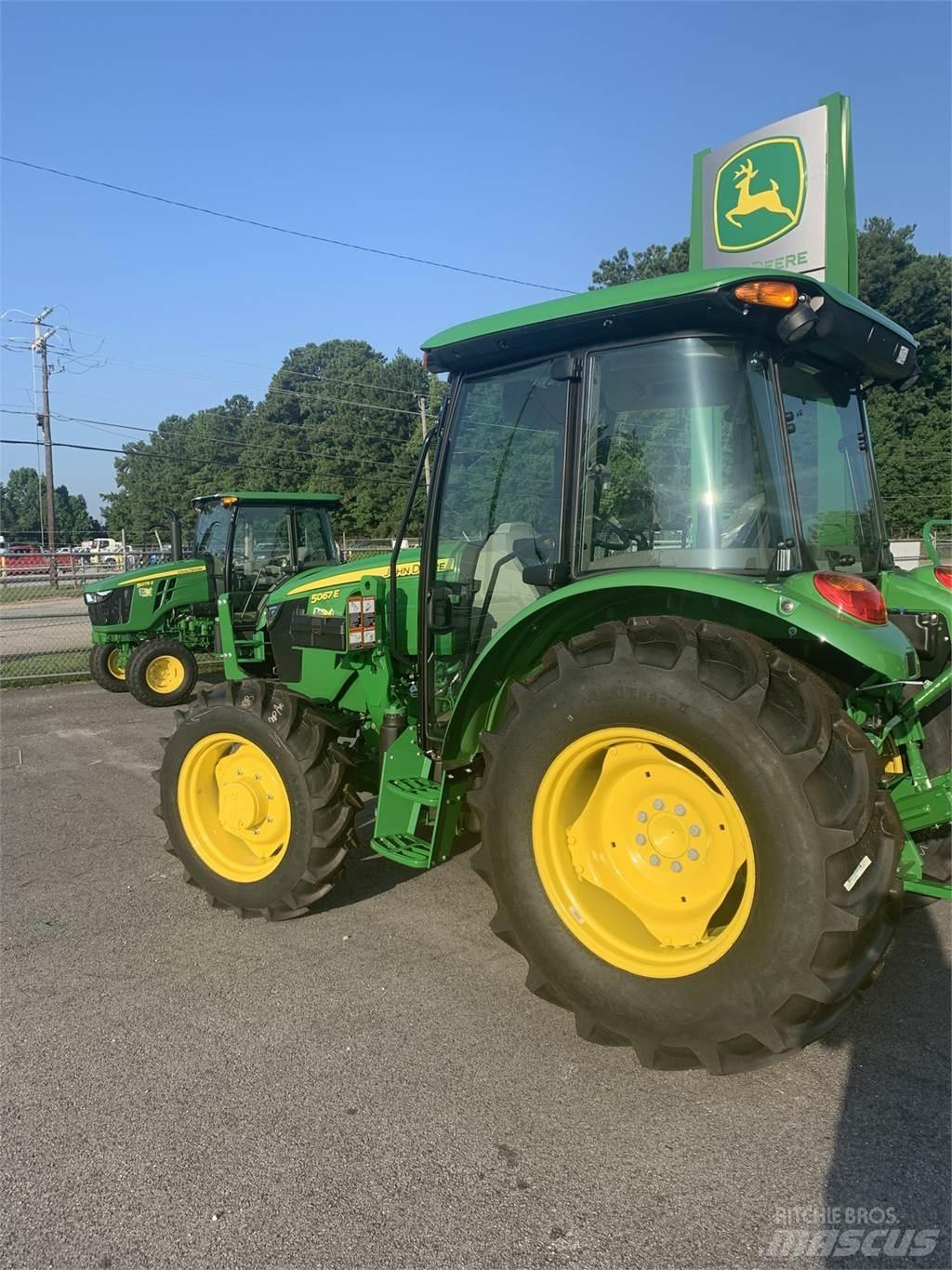 John Deere 5067 Трактори