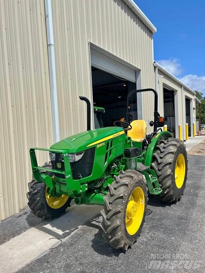 John Deere 5067E Трактори