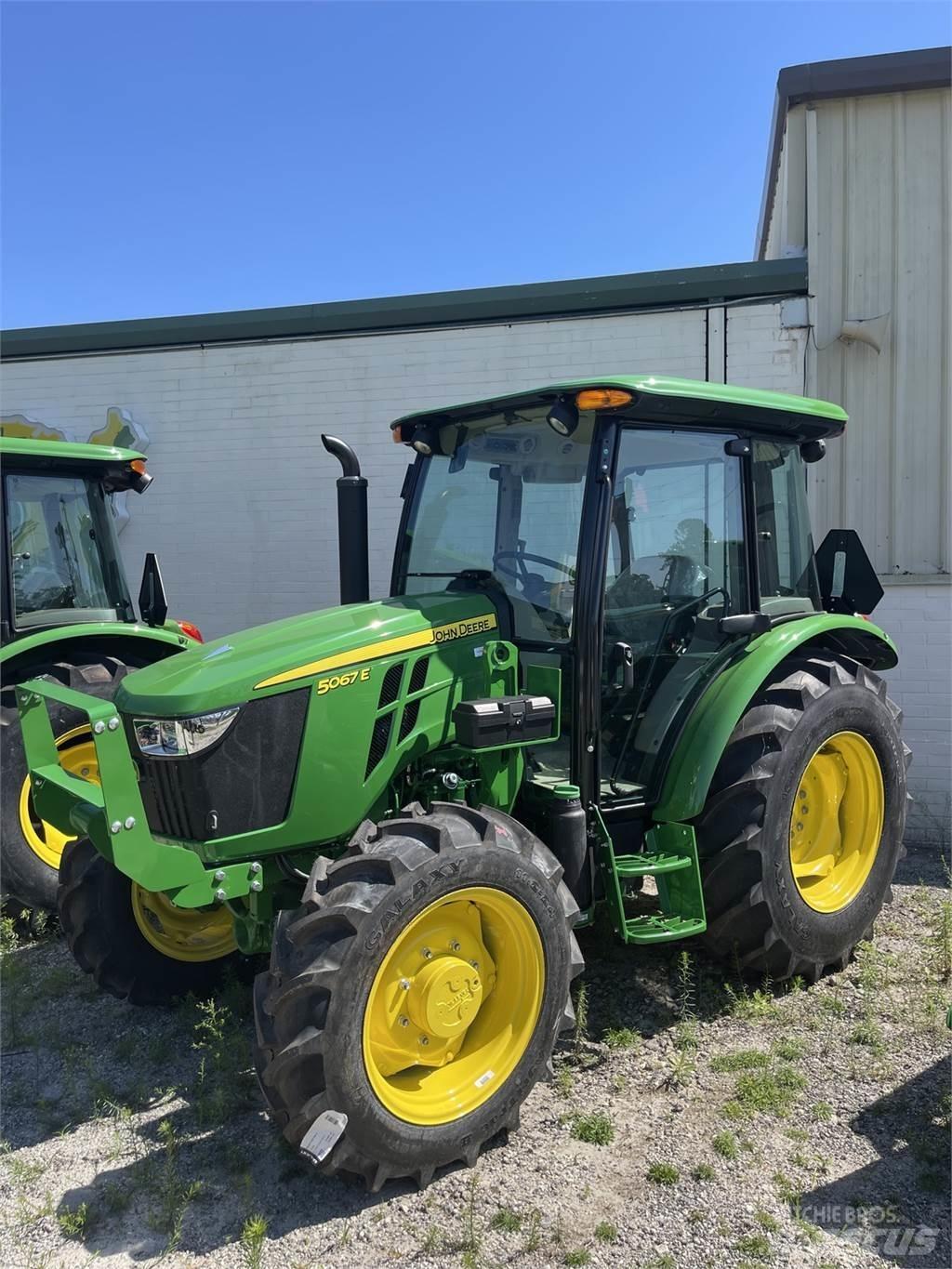 John Deere 5067E Трактори