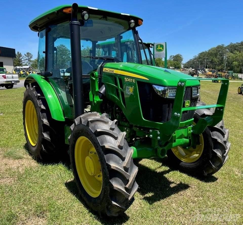 John Deere 5067E Трактори