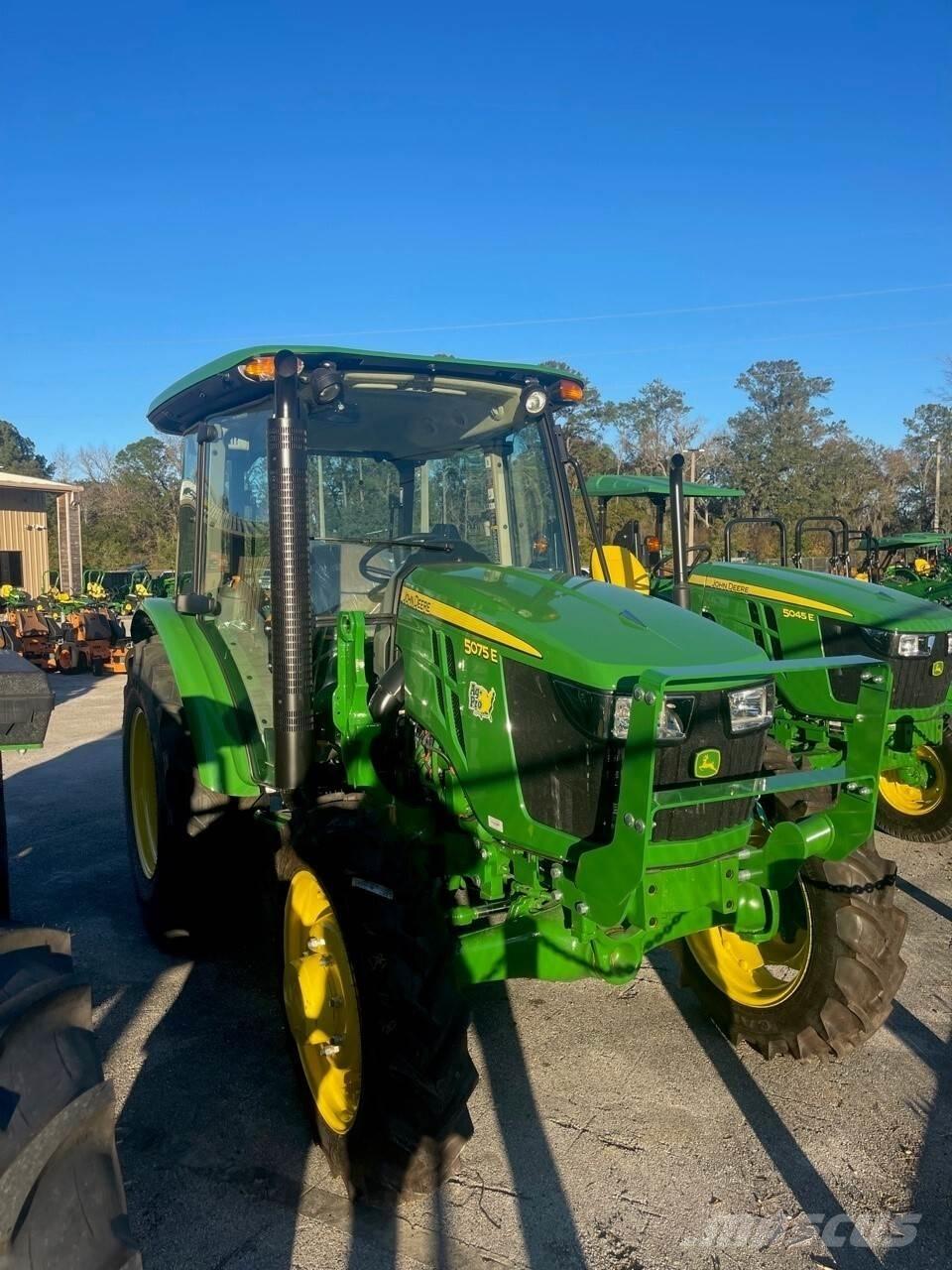 John Deere 5075E Трактори