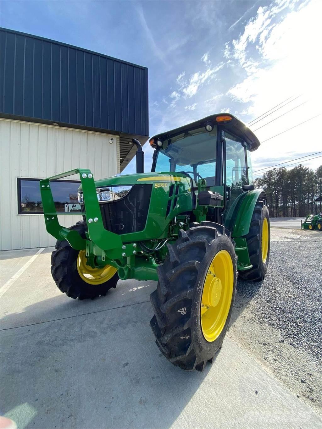 John Deere 5075E Трактори