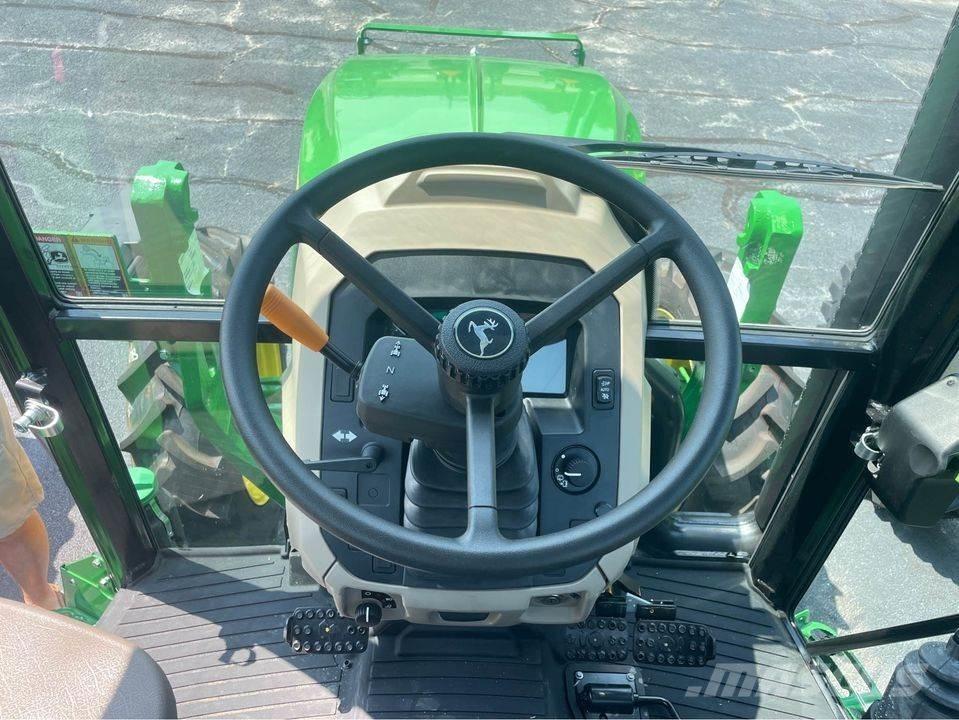 John Deere 5075E Трактори