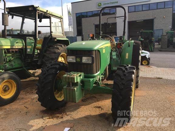 John Deere 5515 Трактори