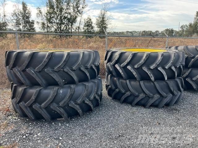 John Deere 600R Прикачни пръскачки
