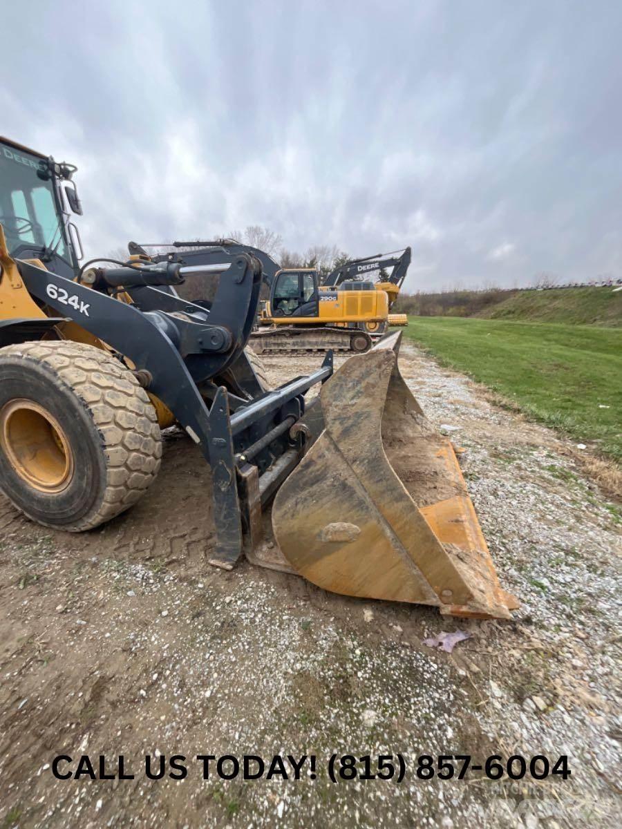 John Deere 624K Колесни товарачи