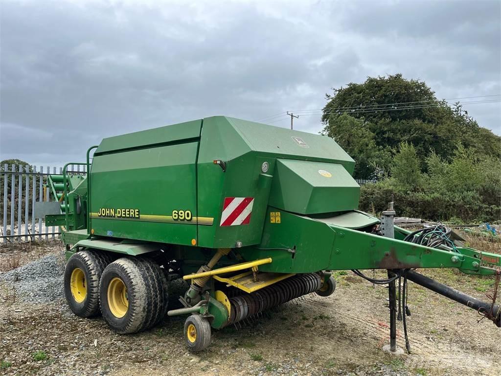 John Deere 690 Балопреси квадратни
