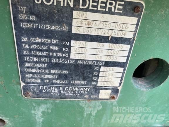 John Deere 6910 Трактори