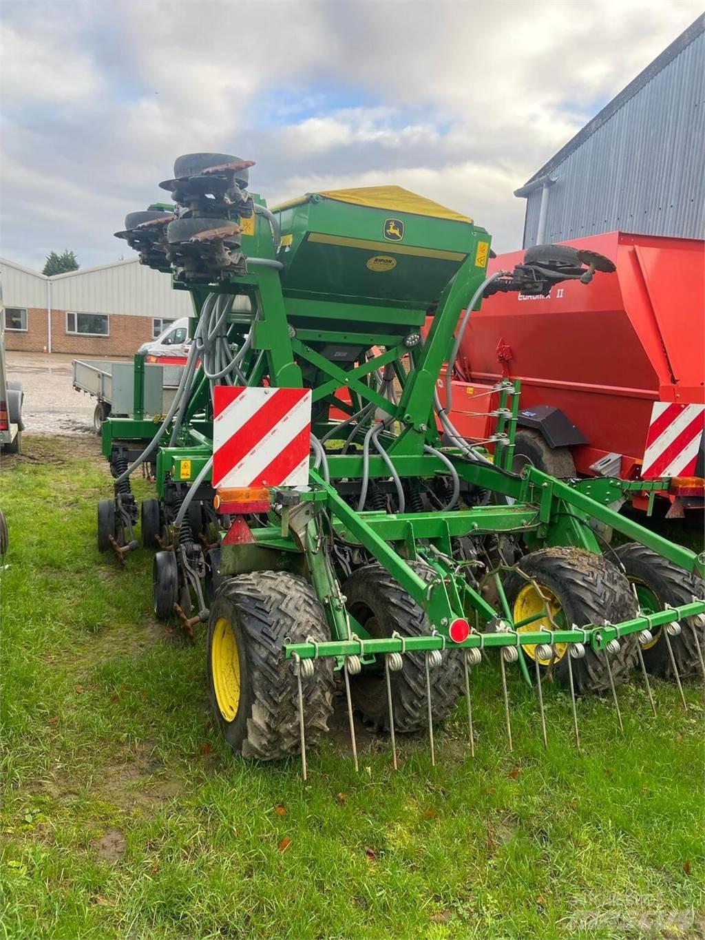 John Deere 750A Редосеялки