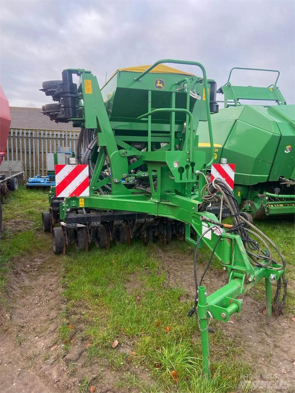 John Deere 750A Редосеялки