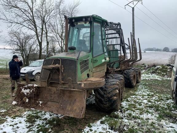John Deere 810D Форуардери