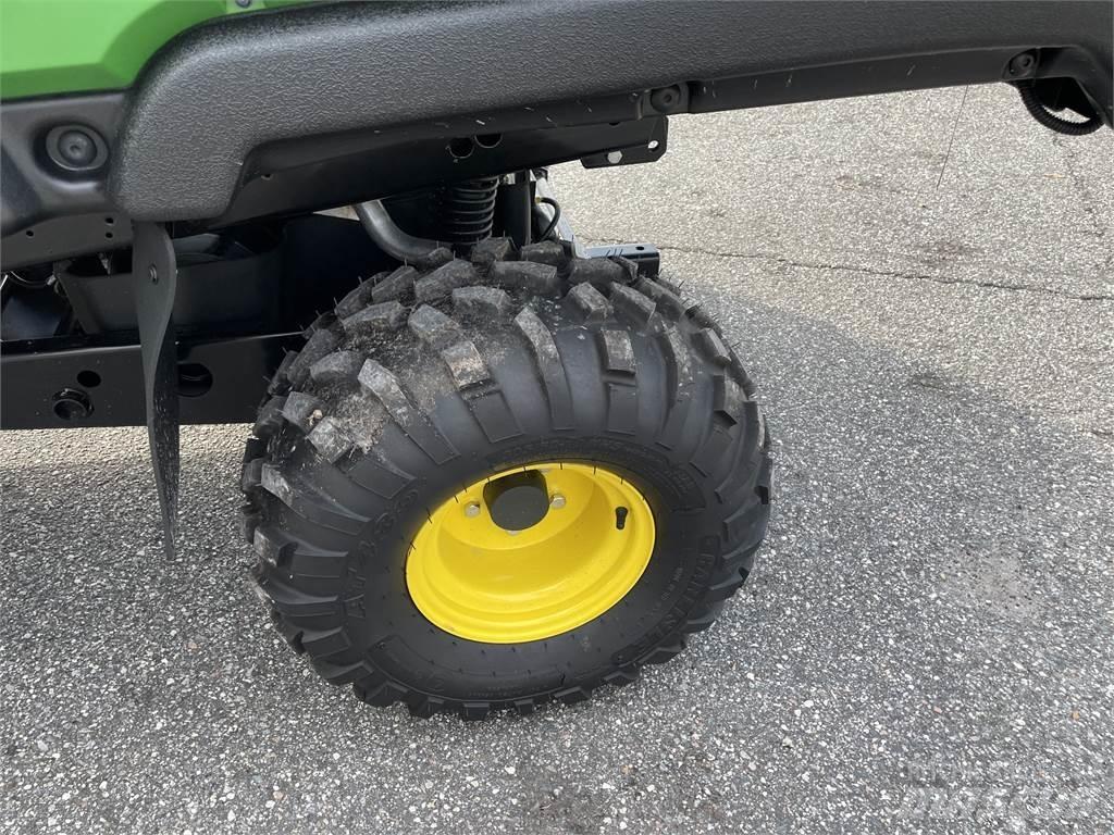 John Deere 815E Комунални съоражения