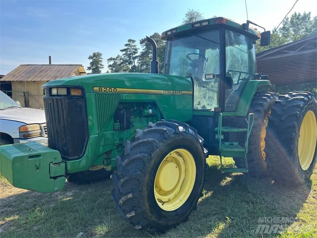 John Deere 8200 Трактори