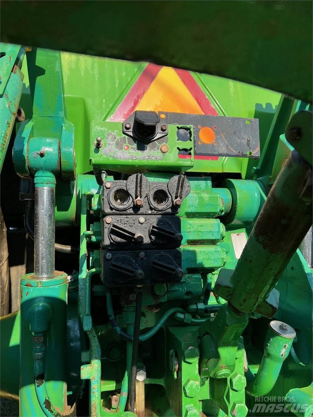 John Deere 8200 Трактори