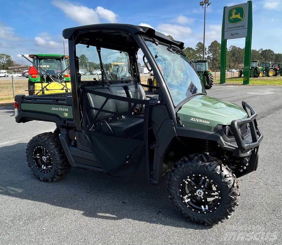 John Deere 835M Комунални съоражения