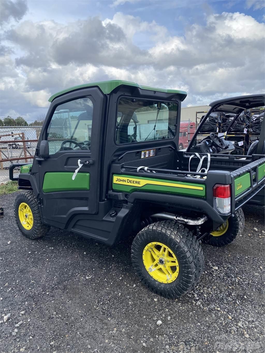John Deere 835R Комунални съоражения