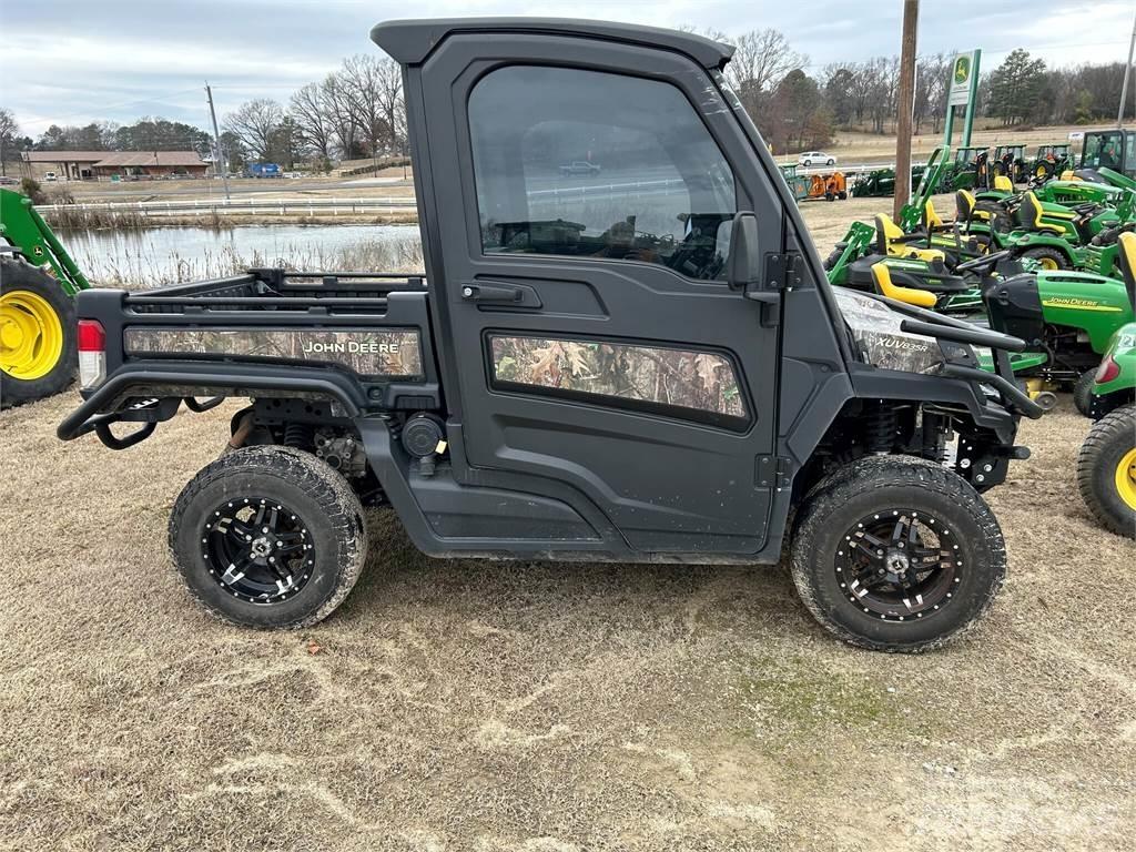 John Deere 835R Комунални съоражения