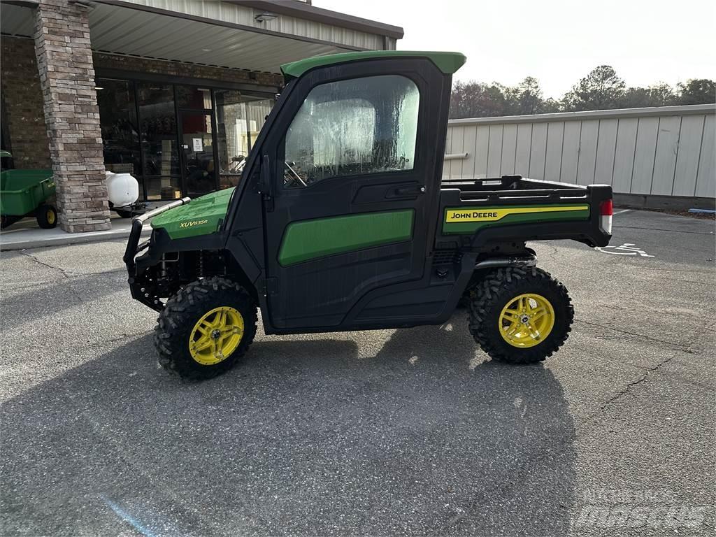 John Deere 835R Комунални съоражения