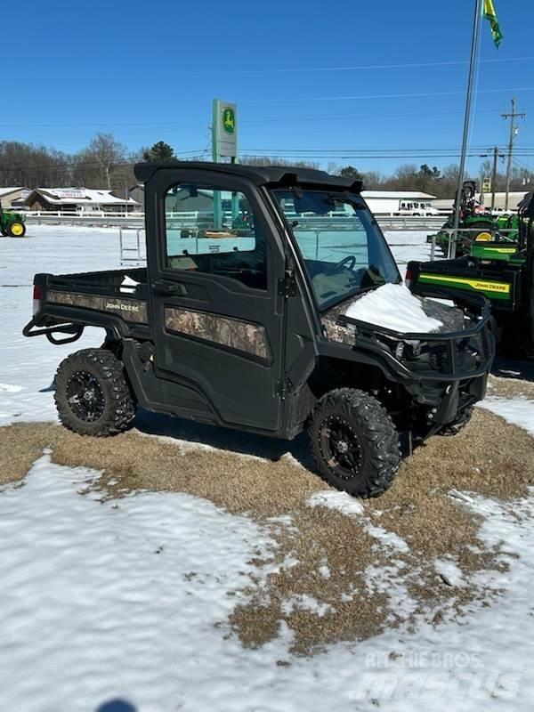 John Deere 835R Комунални съоражения