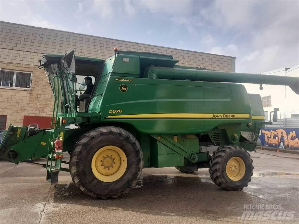 John Deere C670 Комбайни