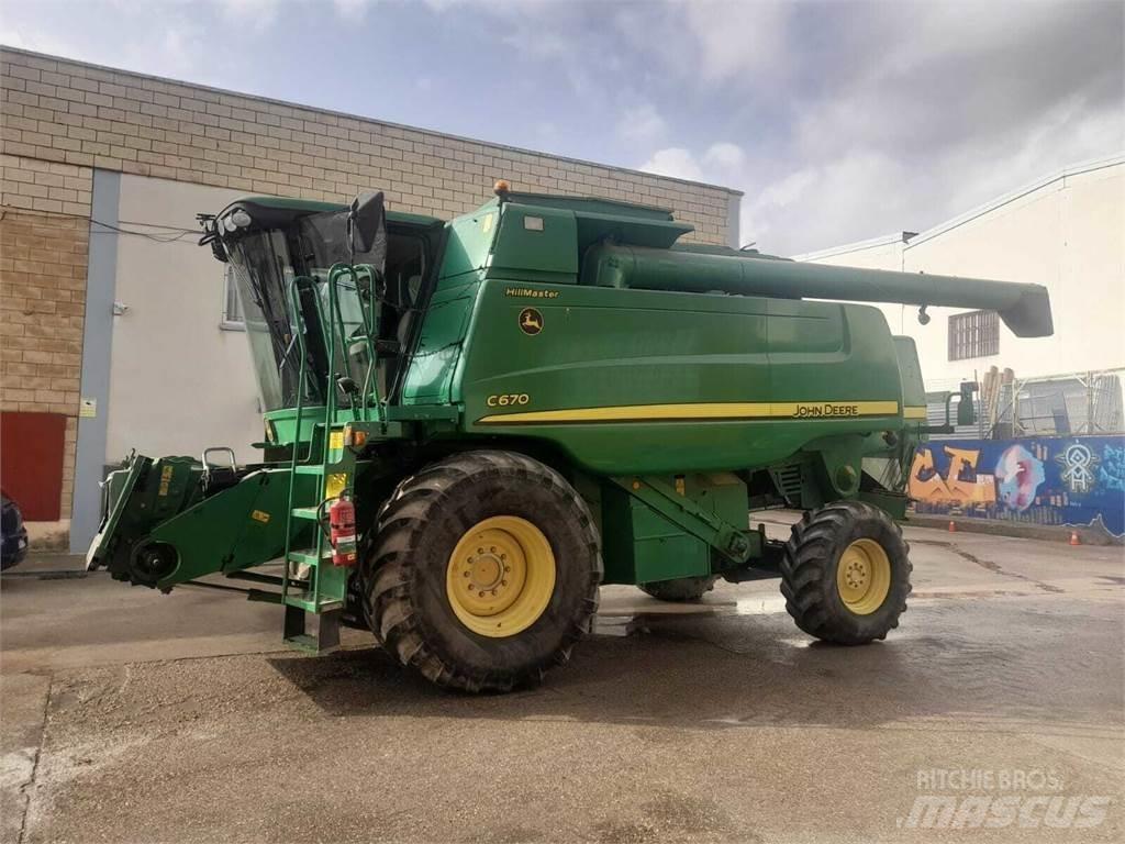 John Deere C670 Комбайни