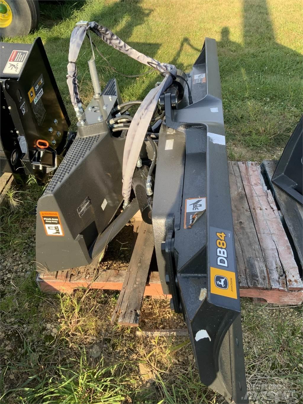 John Deere DB84 Строителство - Други