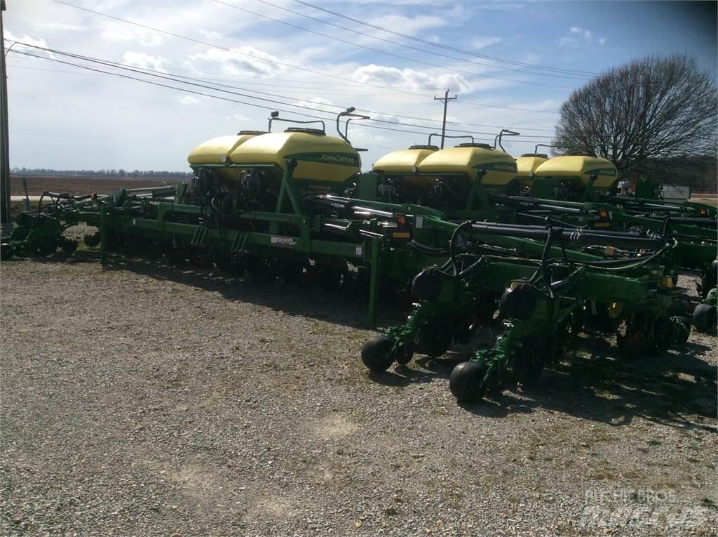John Deere DR18 Сеялки