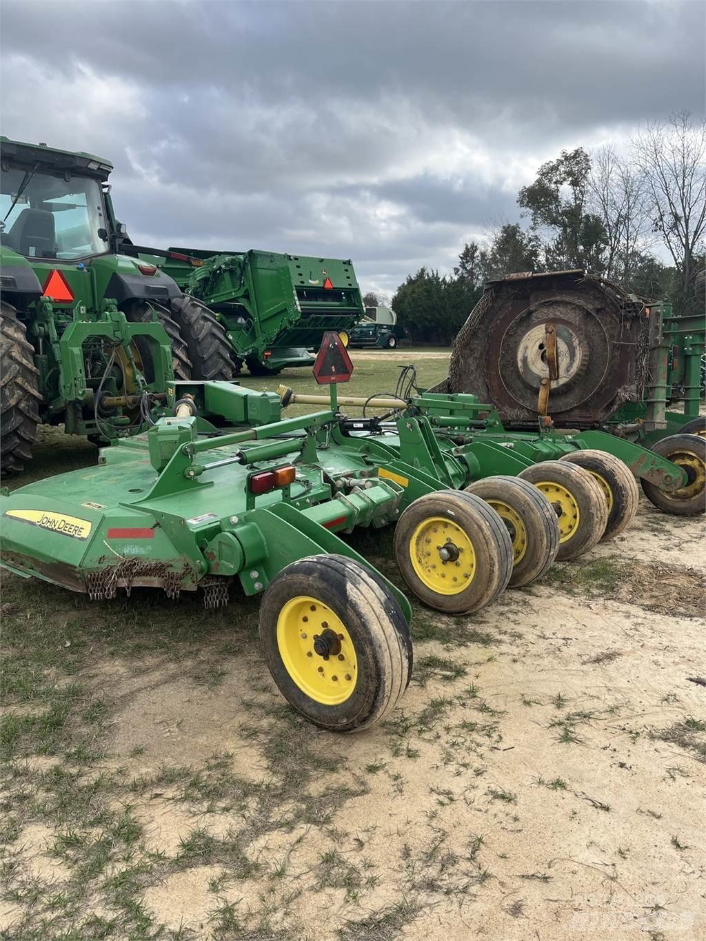 John Deere R15 Резачки за бали, резачки и машини за отмотаване на бали