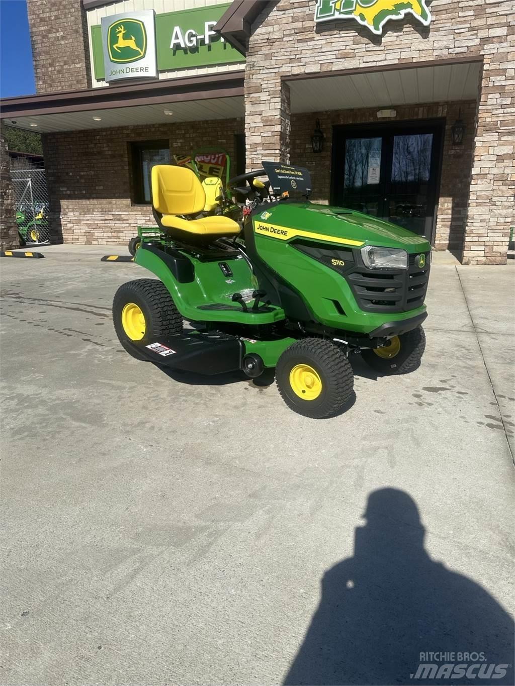 John Deere S110 Тракторни косачки